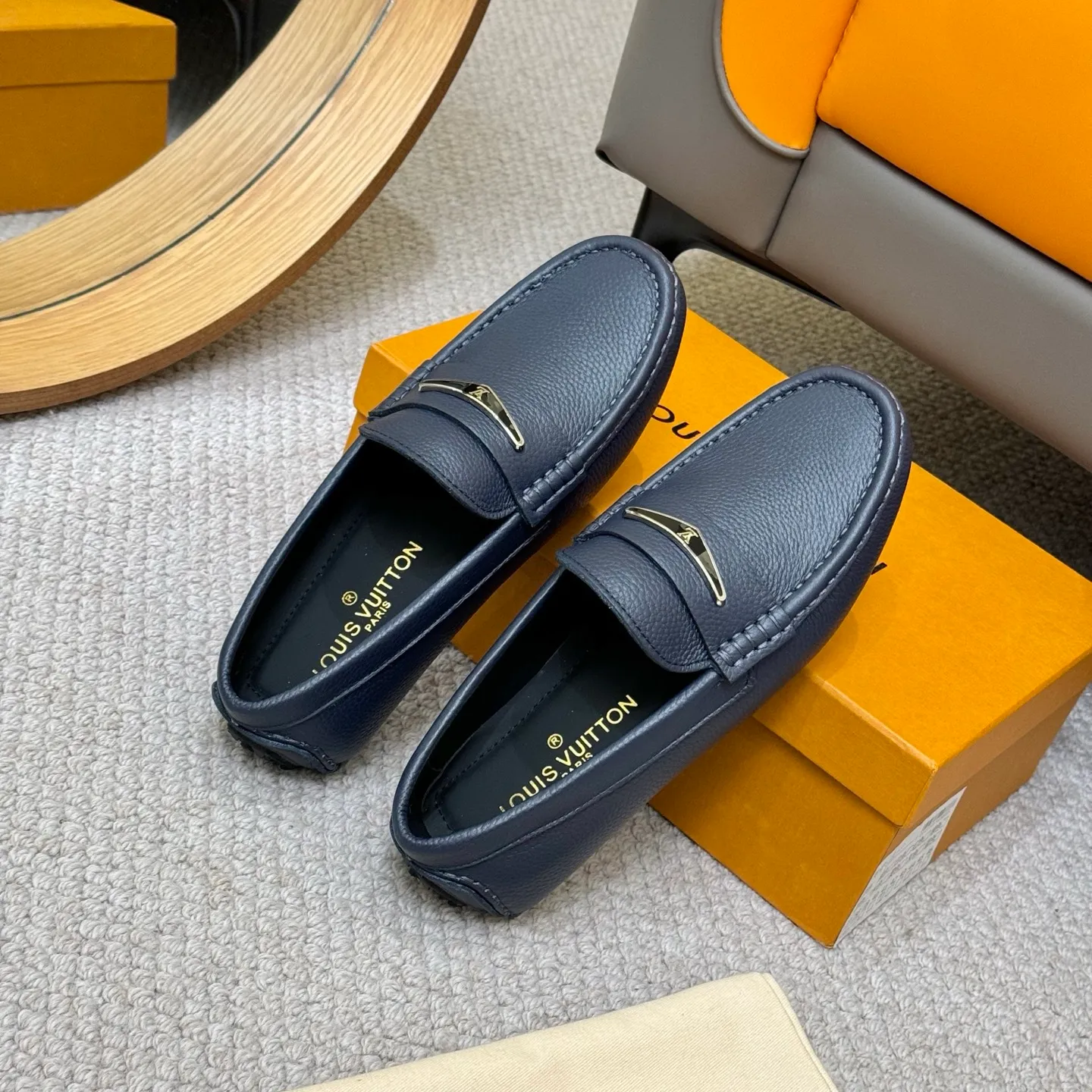 Men's men's shoes 💰420 (Yangli) LV 2⃣️0⃣️2⃣️5️⃣Spring and summer counter GLORIA series models ✈️Original factory special leather production, original last type. A classic driving slip-on casual shoe that shows an elegant style with exquisite craftsmanship details such as Monogram embossing all over the upper🌀Italian imported calfskin fabric Sheepskin foot pads➕Inside～Private mold replica sole Unique style Comfortable driving slip-on Size: 4-12 (38-46) Comes with [Counter packaging: original box, wrapping paper, card, instruction manual, shoehorn, cloth bag] No pressure to enter and leave the counter!